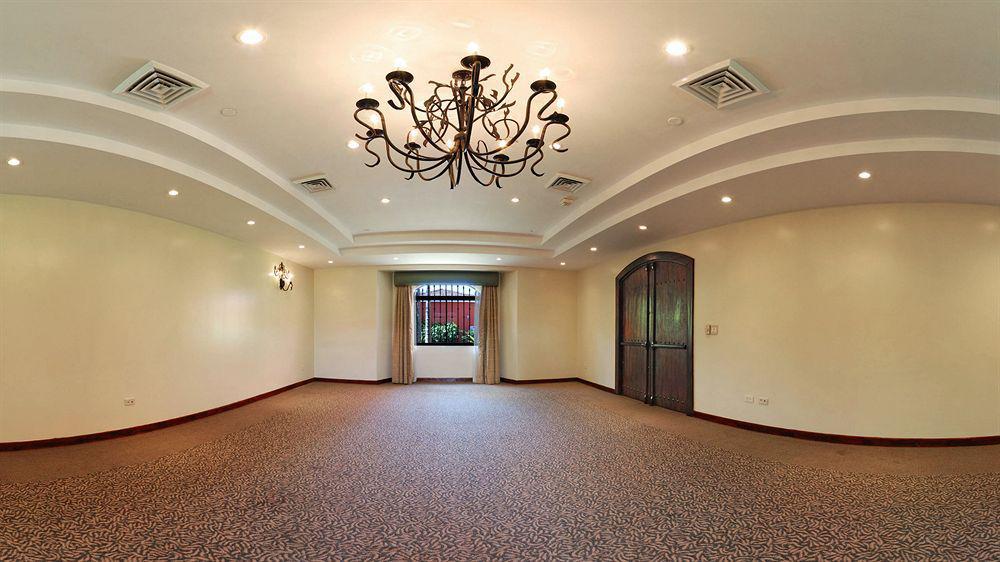 מלון Courtyard By Marriott San Jose Escazu מראה חיצוני תמונה